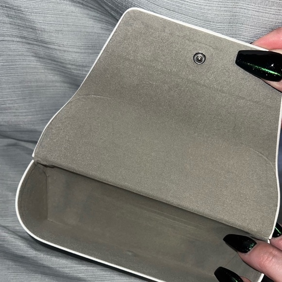 NWOT MICHAEL KORS WOMAN’S ROUND SUNGLASSES WITH CASE - Picture 6 of 9